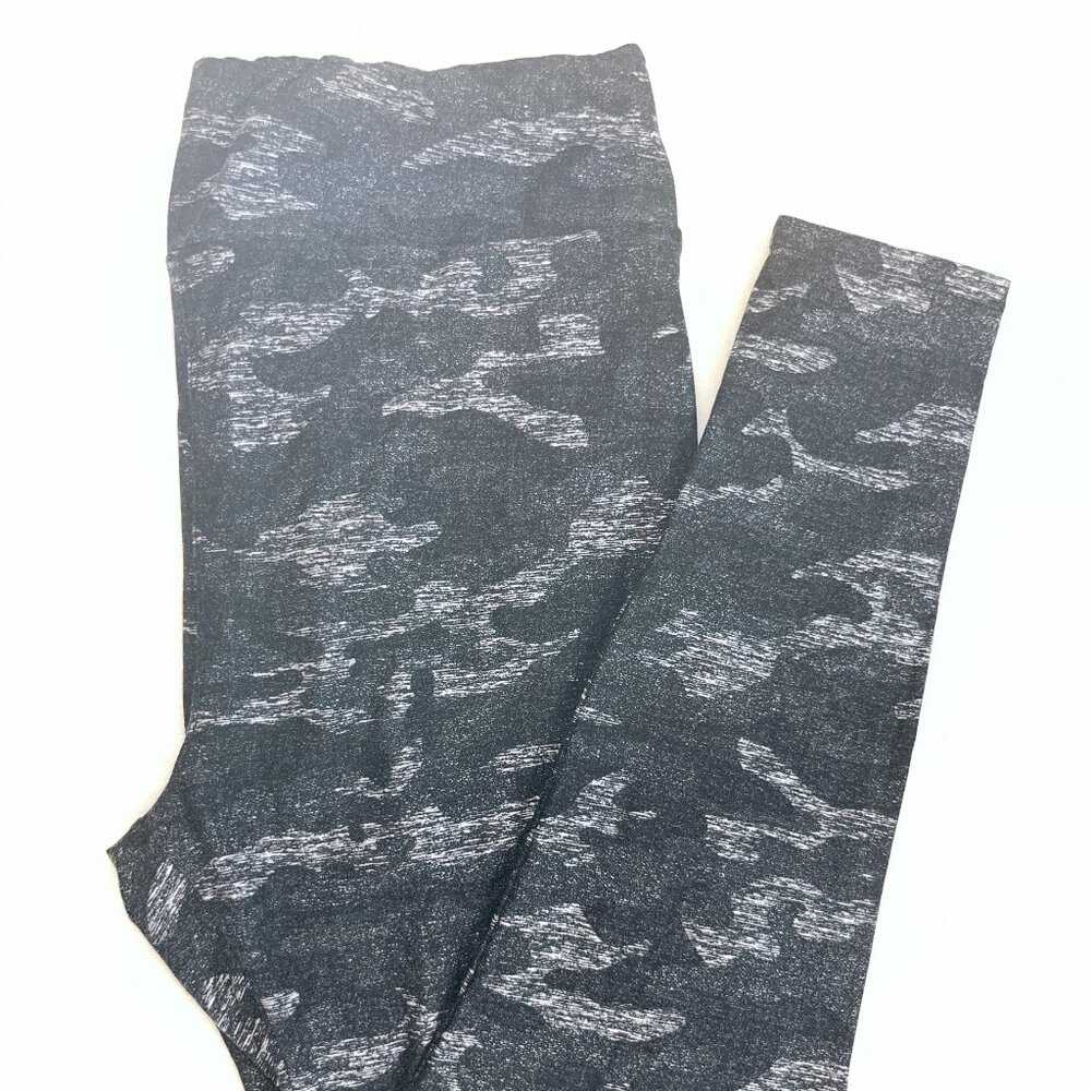 LulaRoe Tall & Curvy Black and White leggings